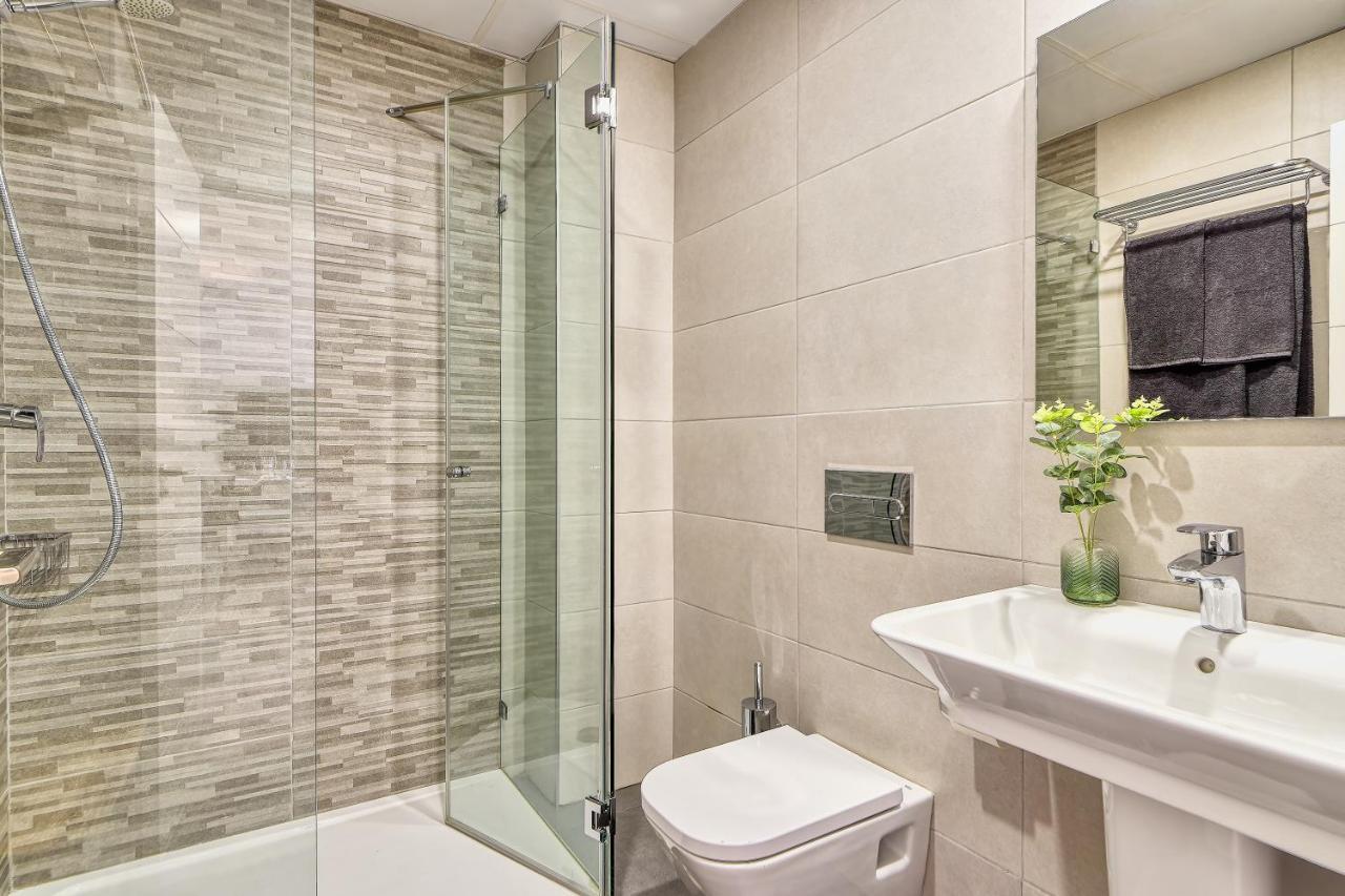 Ab Vialia Estacion Suitemalaga - Parking Экстерьер фото
